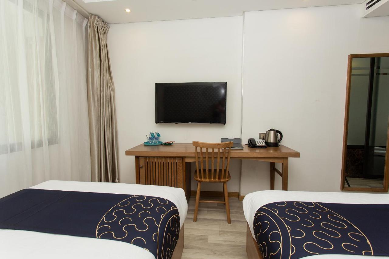 Capital O 781 Brilliant Majestic Hotel Danang Exterior photo